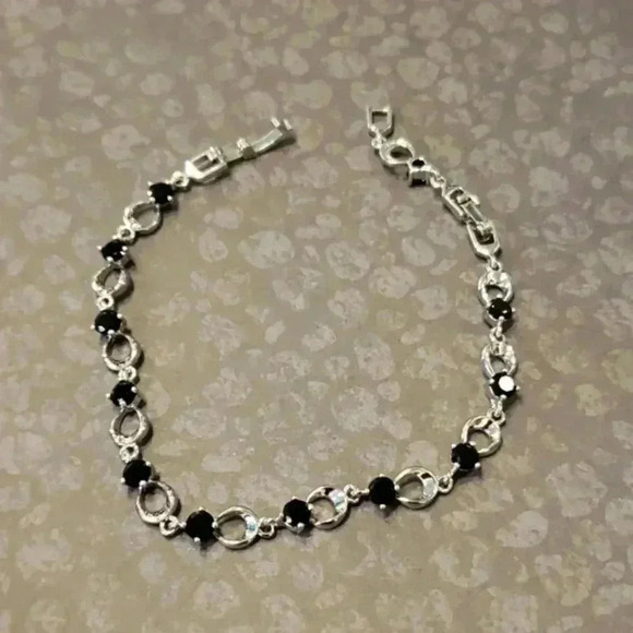 BEAUTIFUL BLACK AND SILVER CLASP BRACELET - Picture 3 of 3